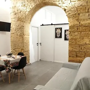 Masculu & Fimmina Apartment